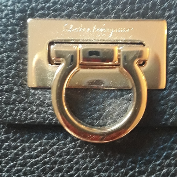 Salvatore Ferragamo-Gancini reverse grainy leather hobo shoulder bag in Black - Picture 5 of 15